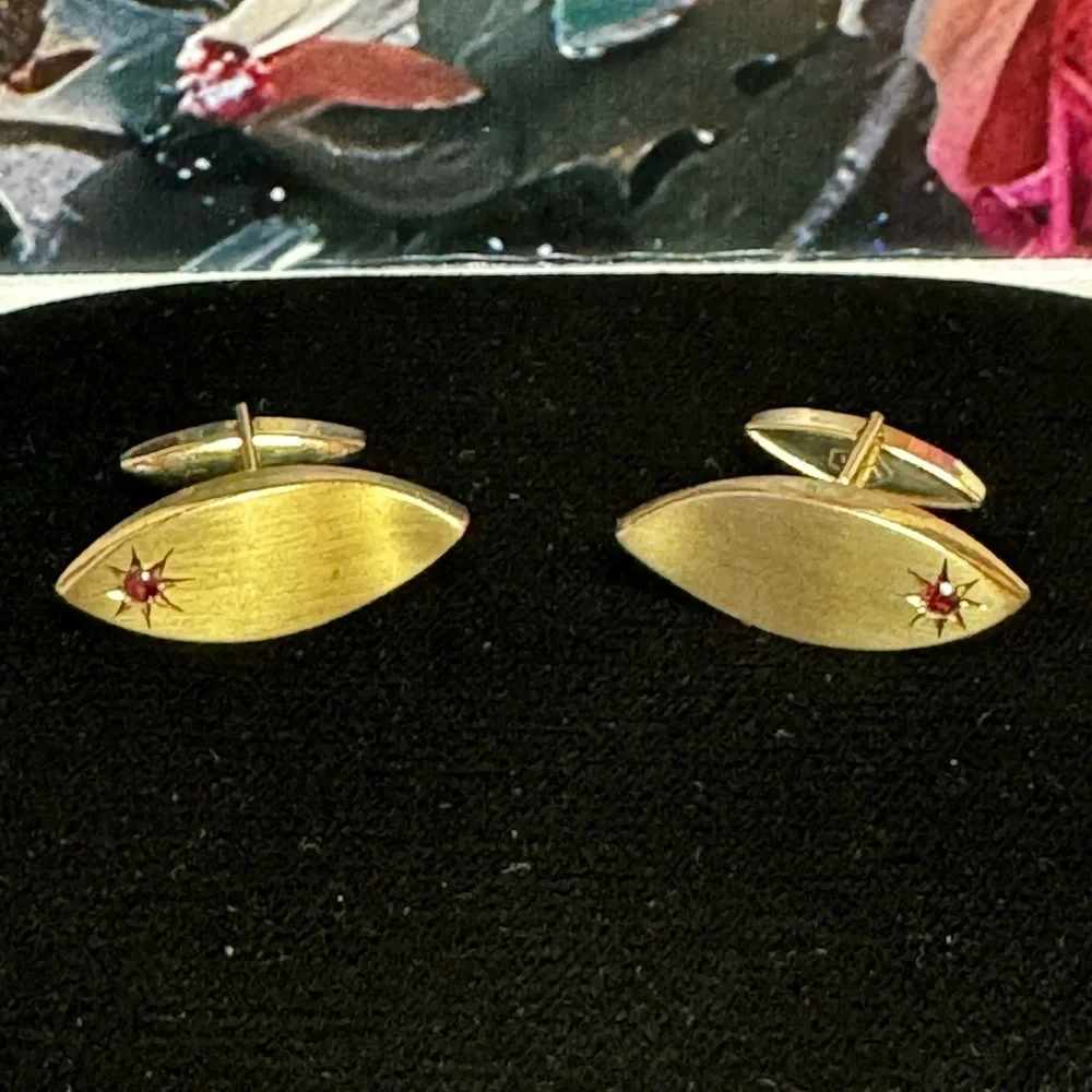 Vintage 1950s Swank men’s 12k GF Pat pending cufflinks w/ruby gem-like starburst